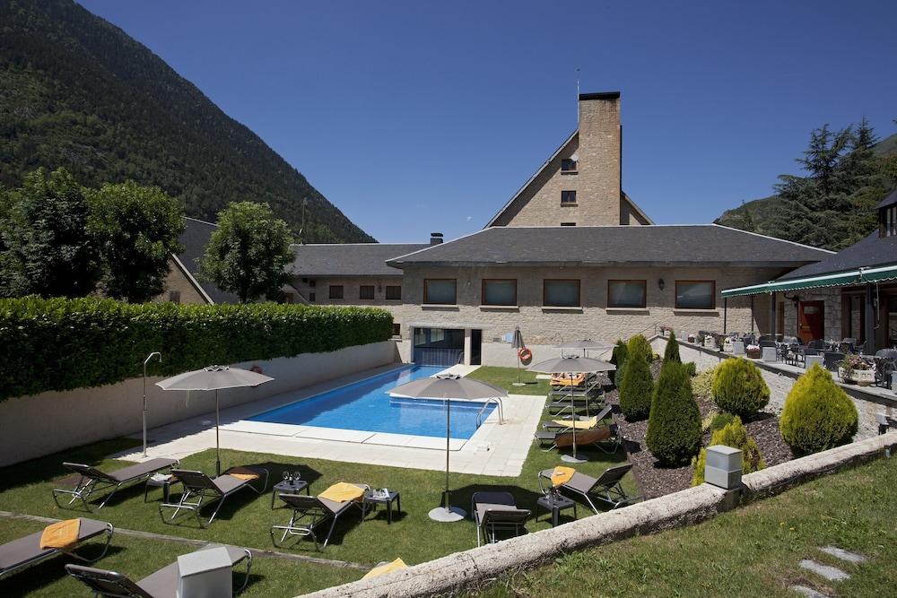 Parador De Arties Exterior photo