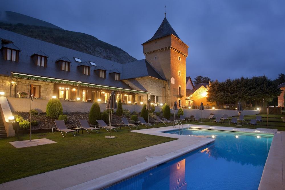 Parador De Arties Exterior photo