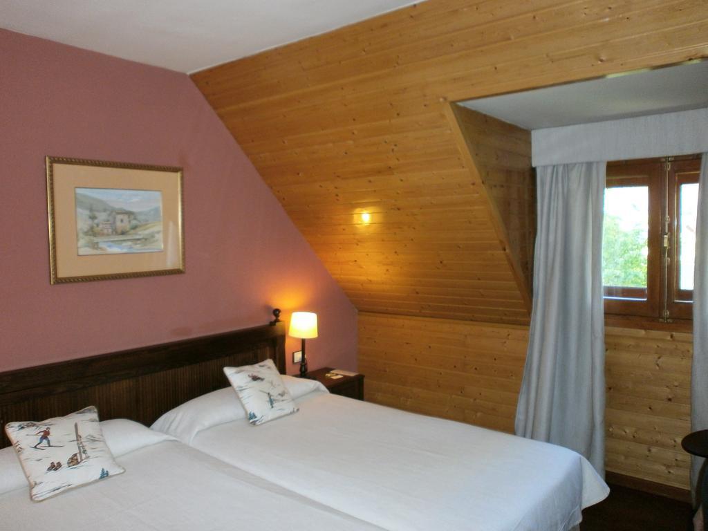 Parador De Arties Exterior photo